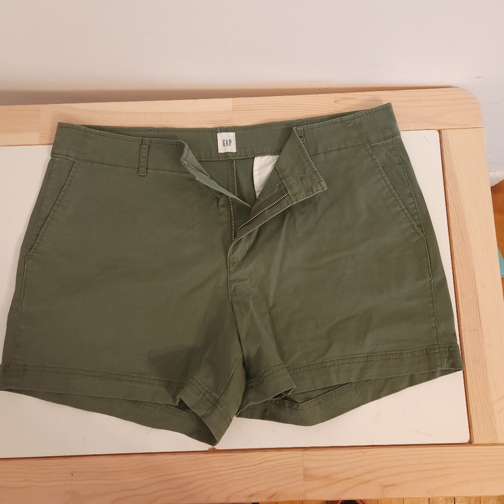 GAP Khaki Green Casual Shorts